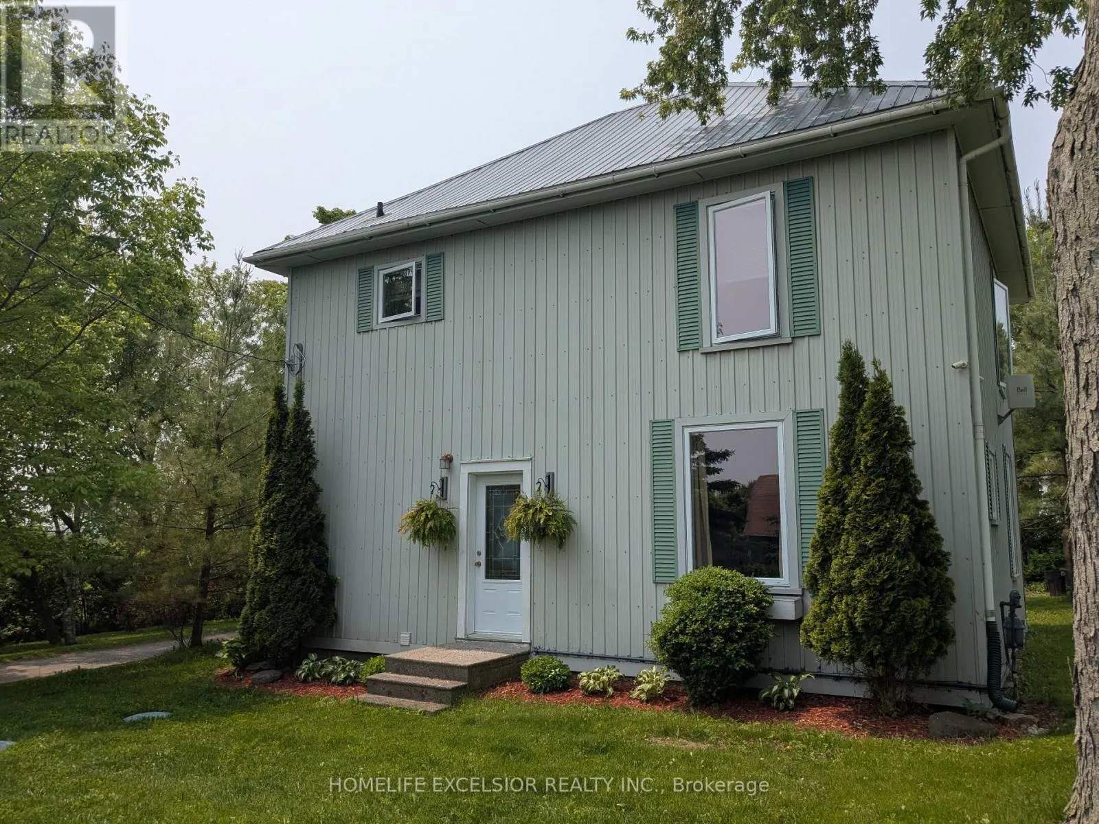 DETACHED HOME - 8850 LAKE RIDGE ROAD