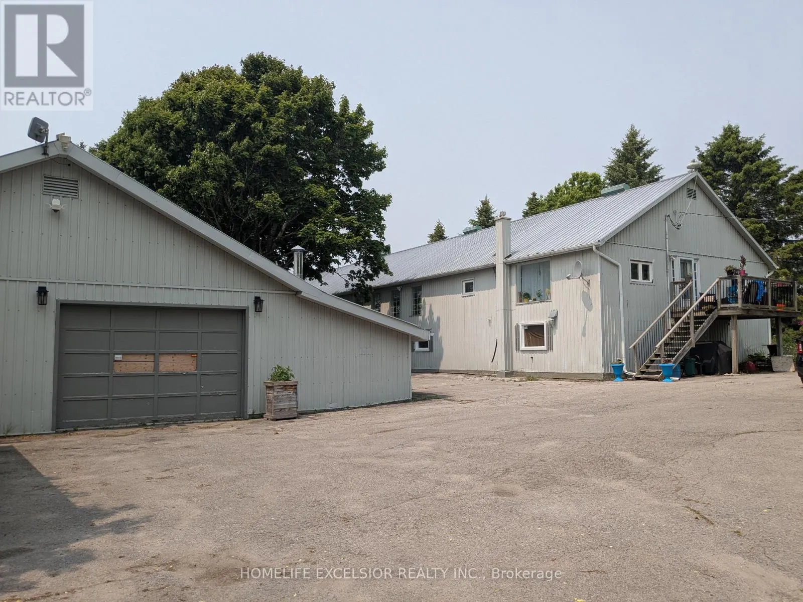 DETACHED HOME - 8850 LAKE RIDGE ROAD