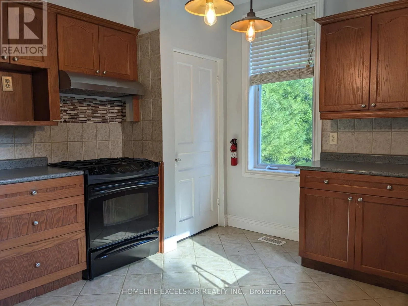 DETACHED HOME - 8850 LAKE RIDGE ROAD
