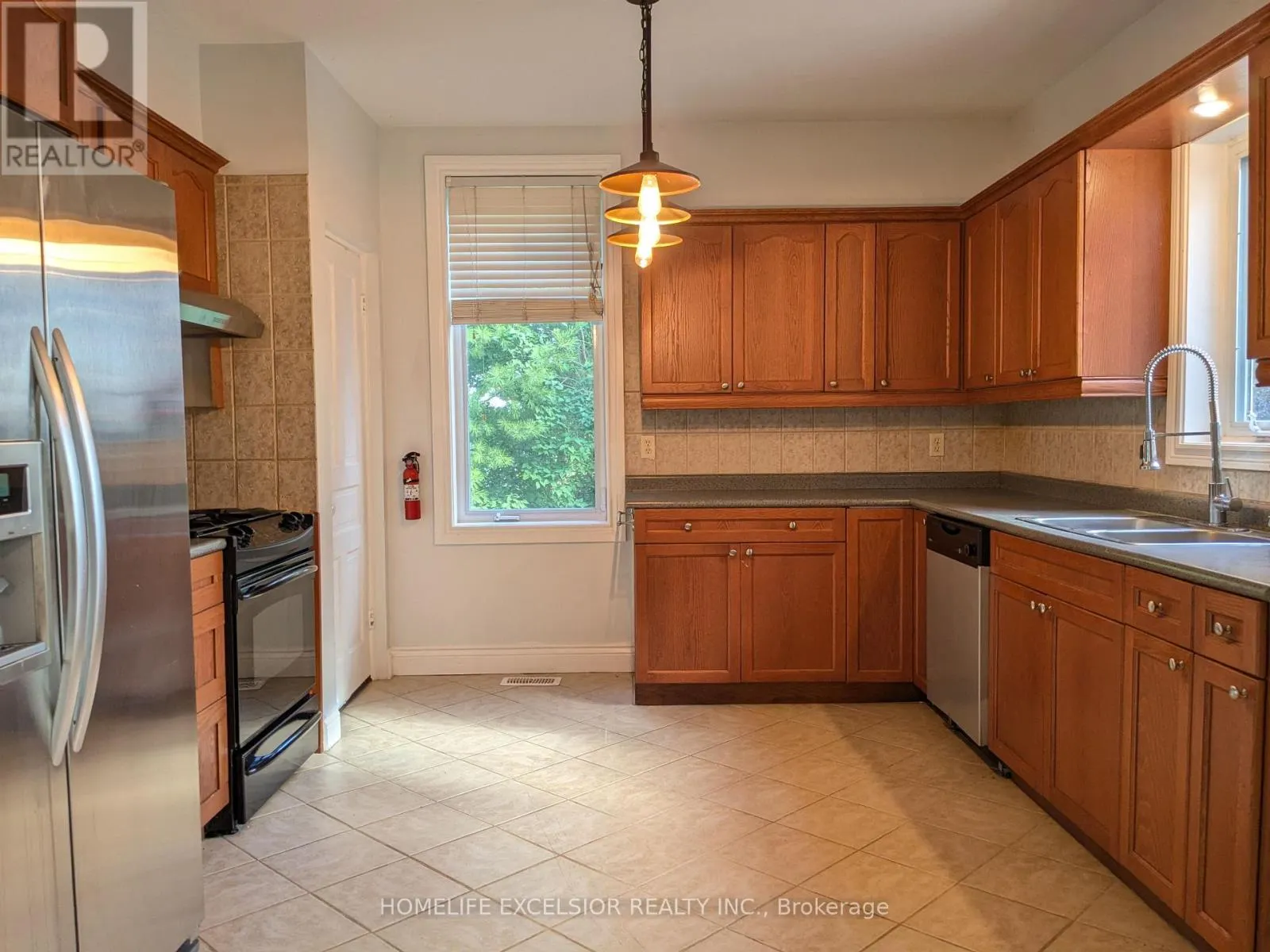 DETACHED HOME - 8850 LAKE RIDGE ROAD