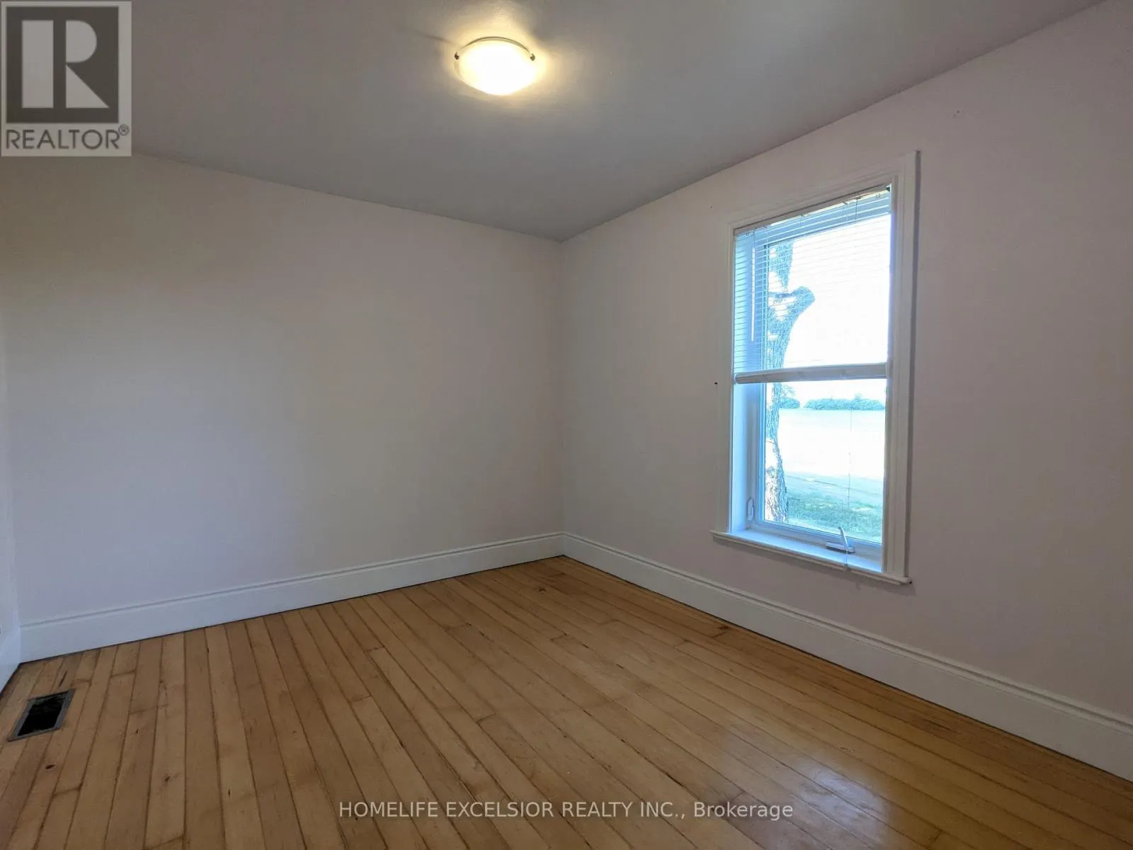 DETACHED HOME - 8850 LAKE RIDGE ROAD