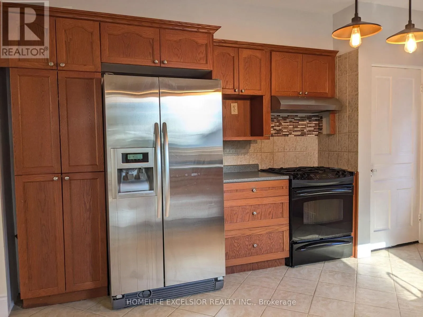 DETACHED HOME - 8850 LAKE RIDGE ROAD