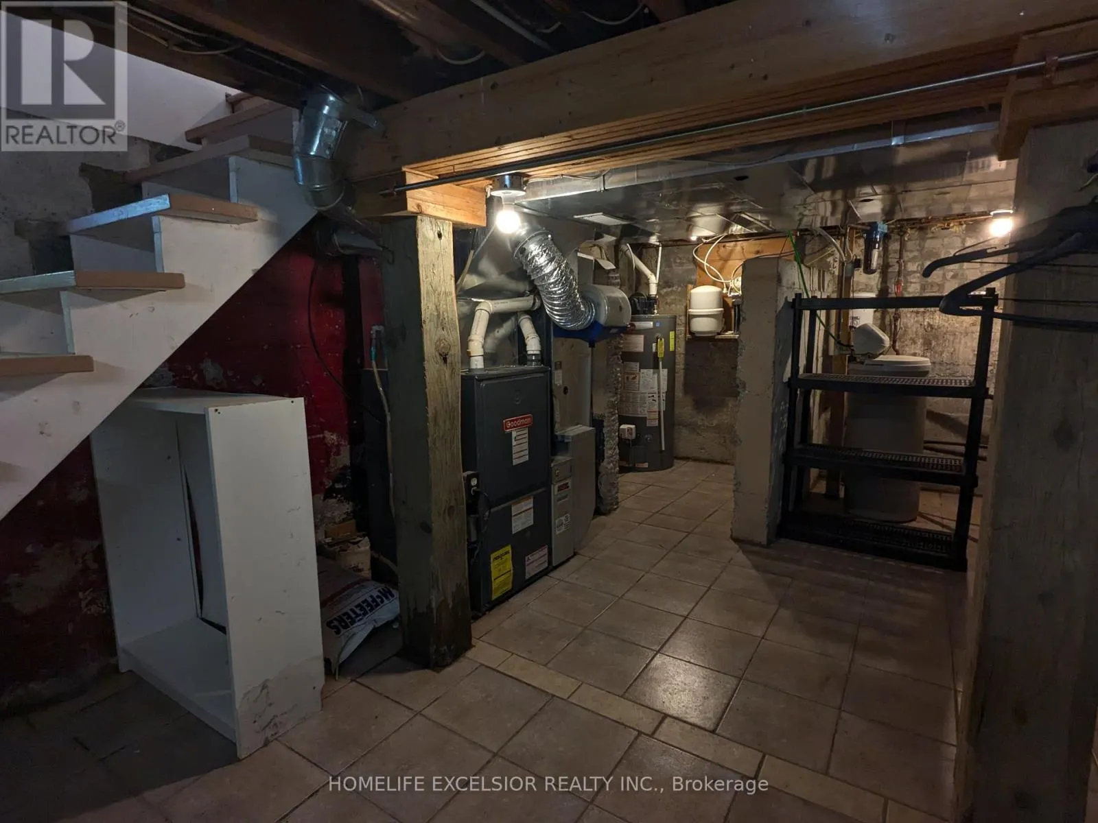 DETACHED HOME - 8850 LAKE RIDGE ROAD