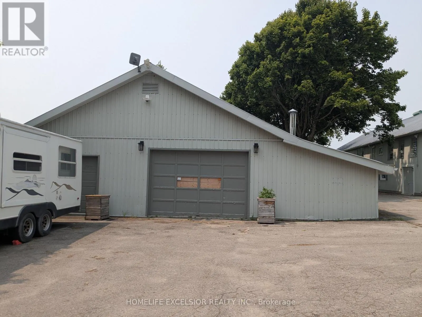 DETACHED HOME - 8850 LAKE RIDGE ROAD