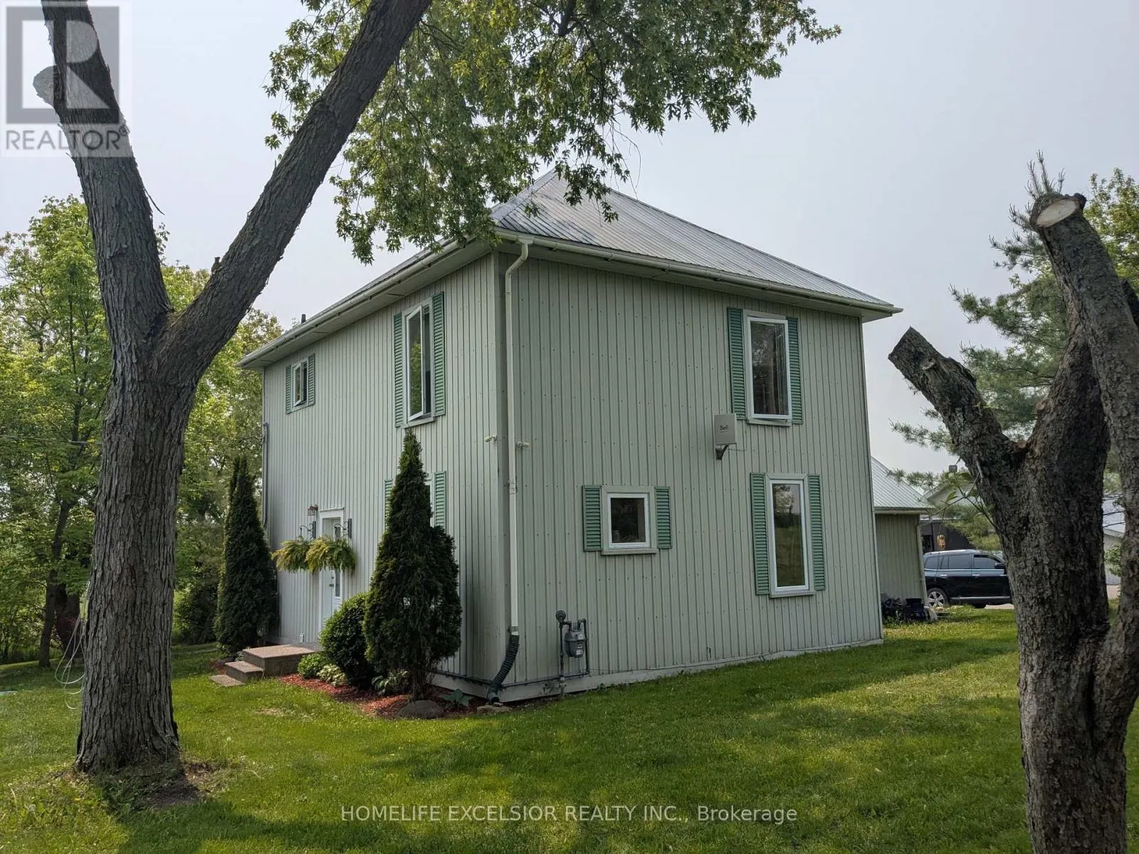 DETACHED HOME - 8850 LAKE RIDGE ROAD