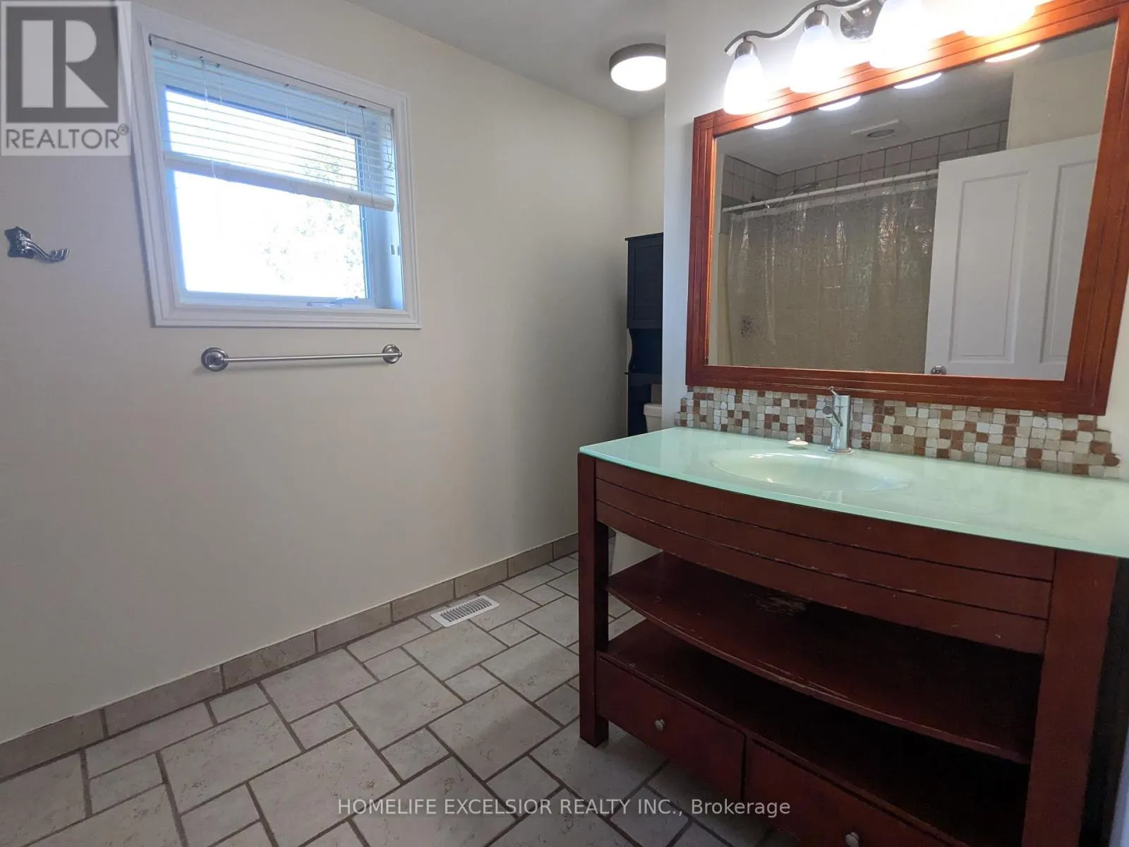 DETACHED HOME - 8850 LAKE RIDGE ROAD