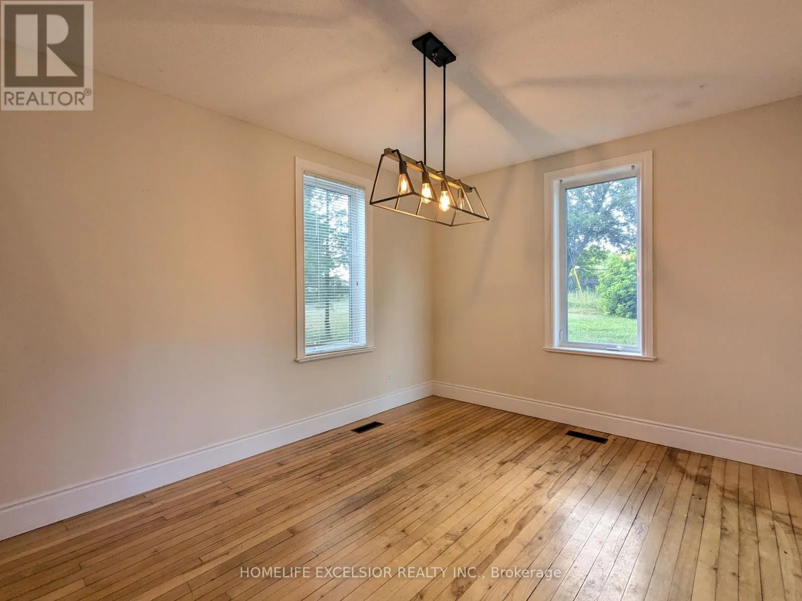 DETACHED HOME - 8850 LAKE RIDGE ROAD