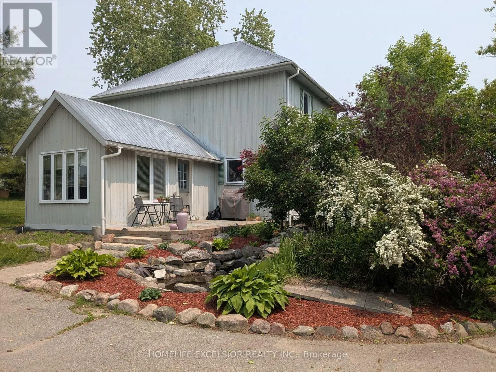 DETACHED HOME - 8850 LAKE RIDGE ROAD
