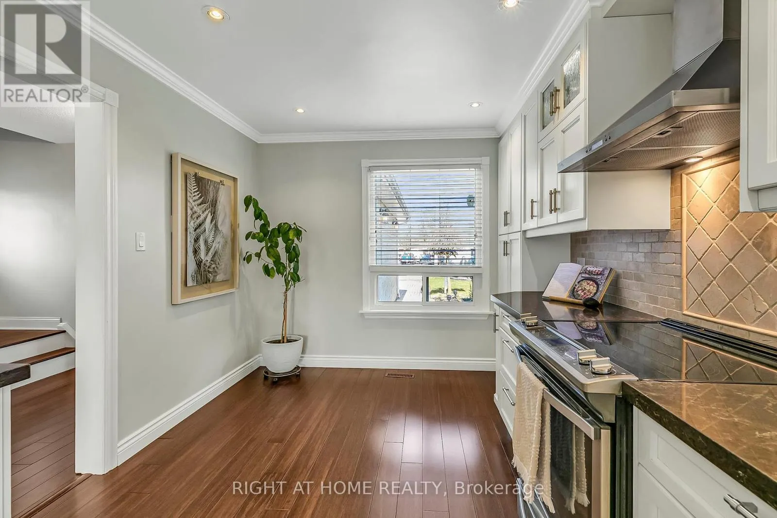 39 ARANKA COURT