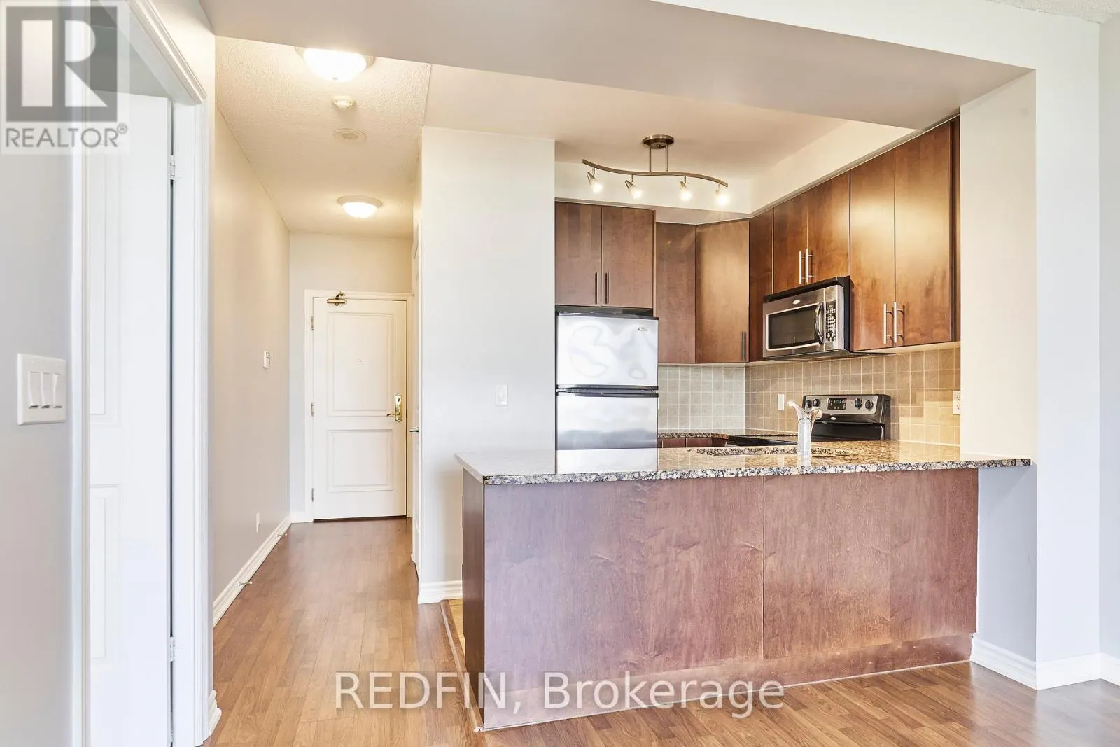 1016 - 9235 JANE STREET