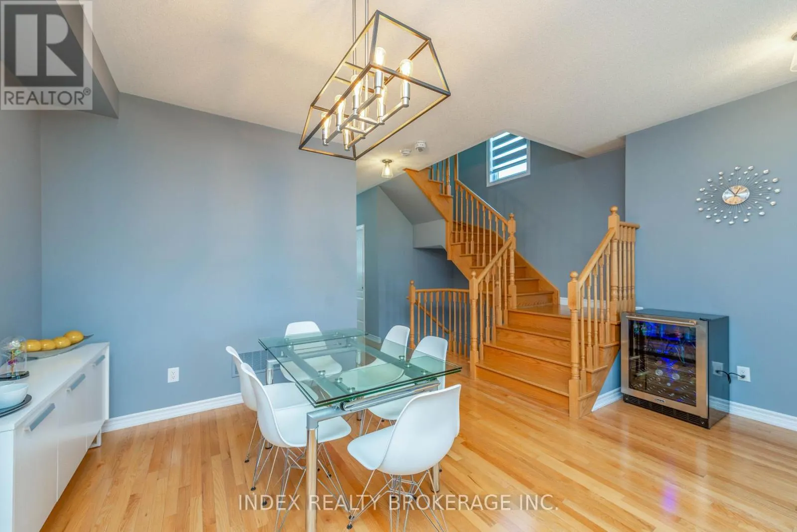 26 - 10 PORTER AVENUE