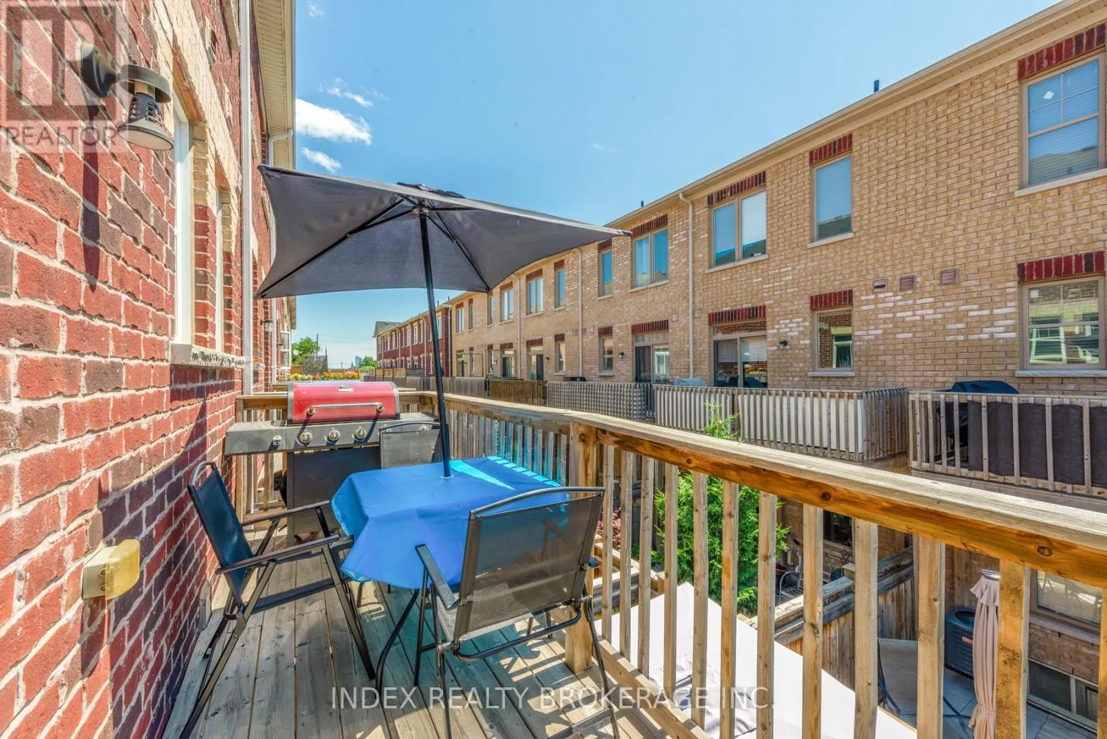 26 - 10 PORTER AVENUE