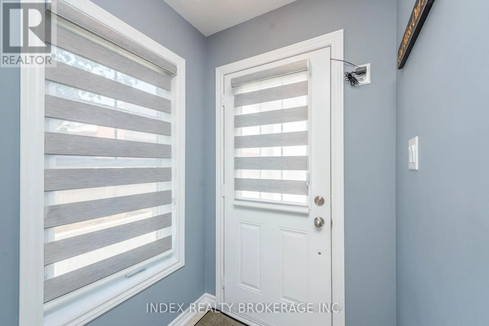 26 - 10 PORTER AVENUE