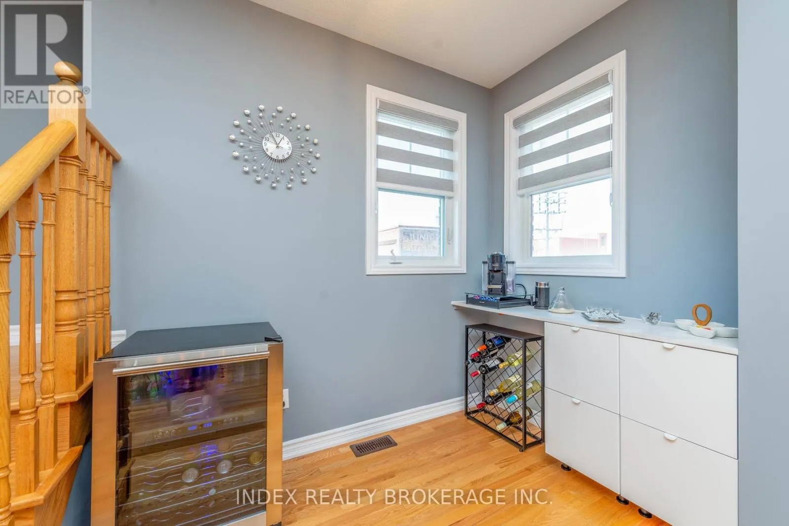 26 - 10 PORTER AVENUE
