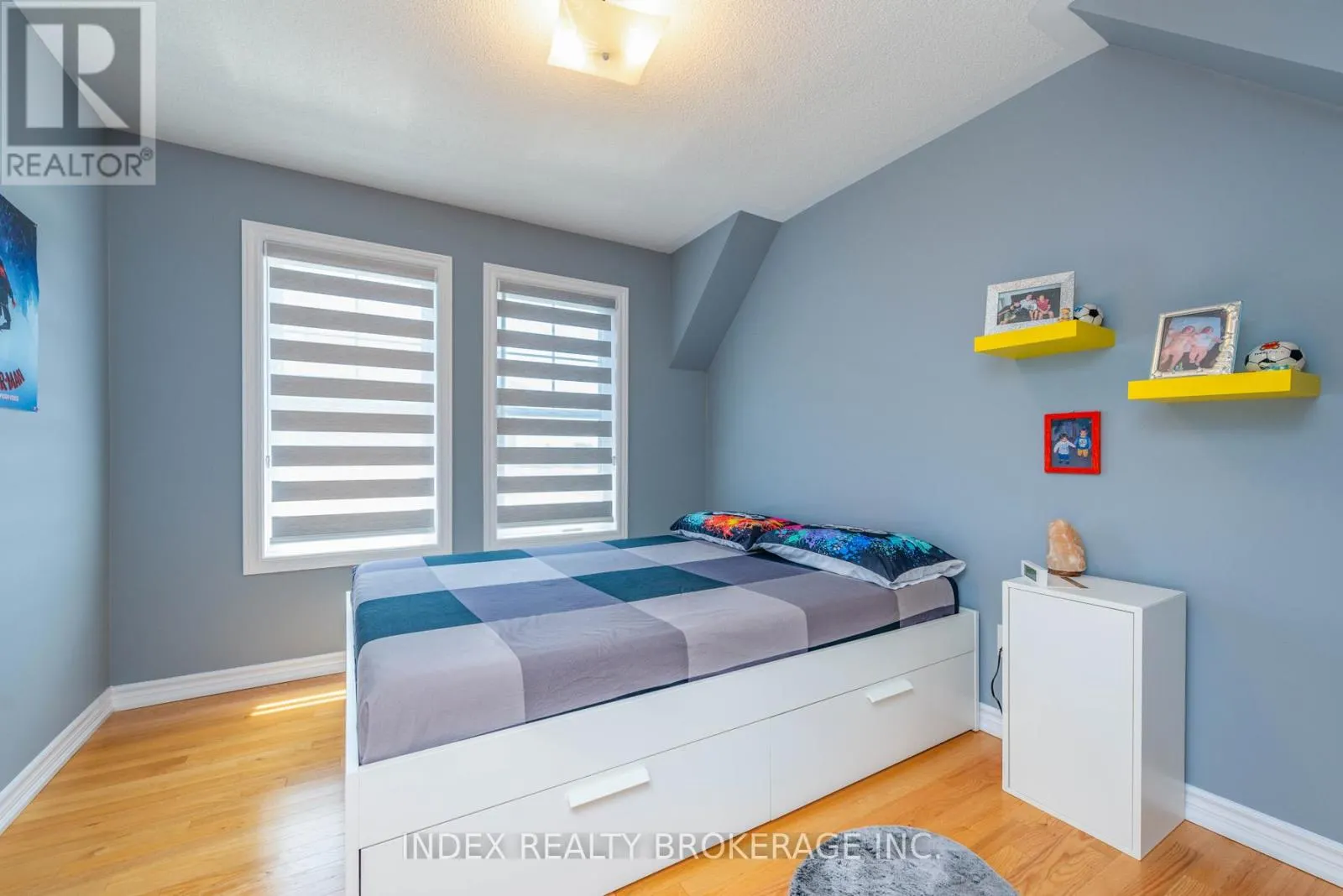 26 - 10 PORTER AVENUE