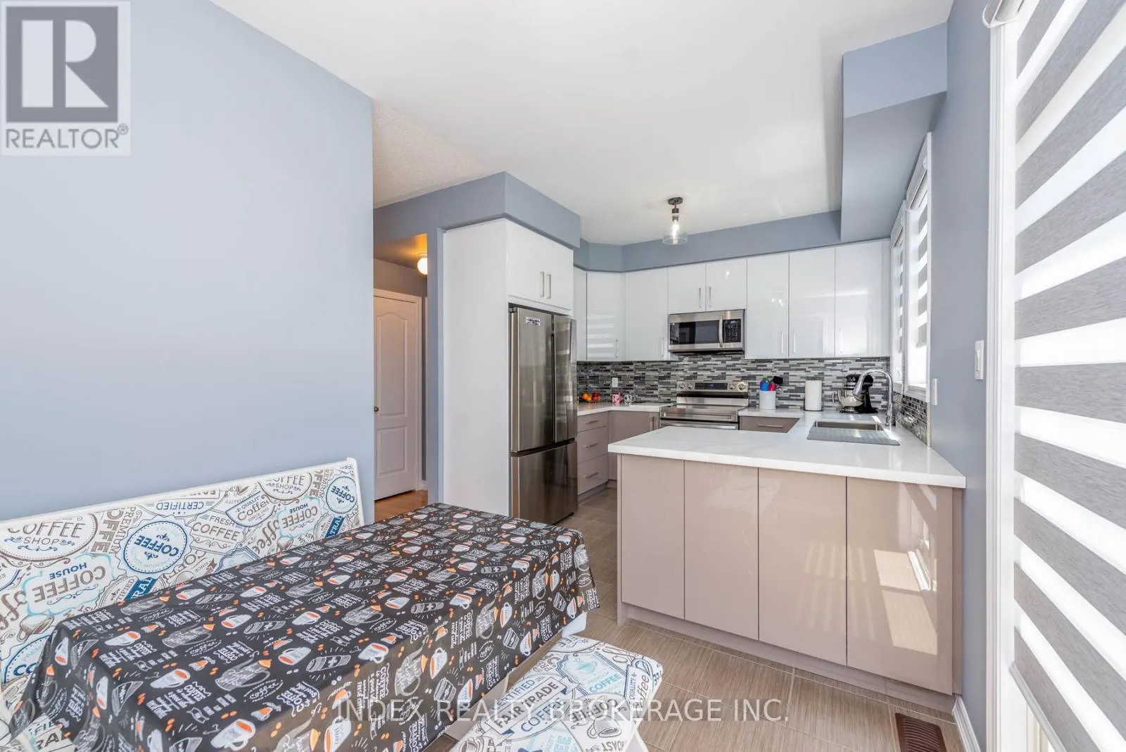 26 - 10 PORTER AVENUE
