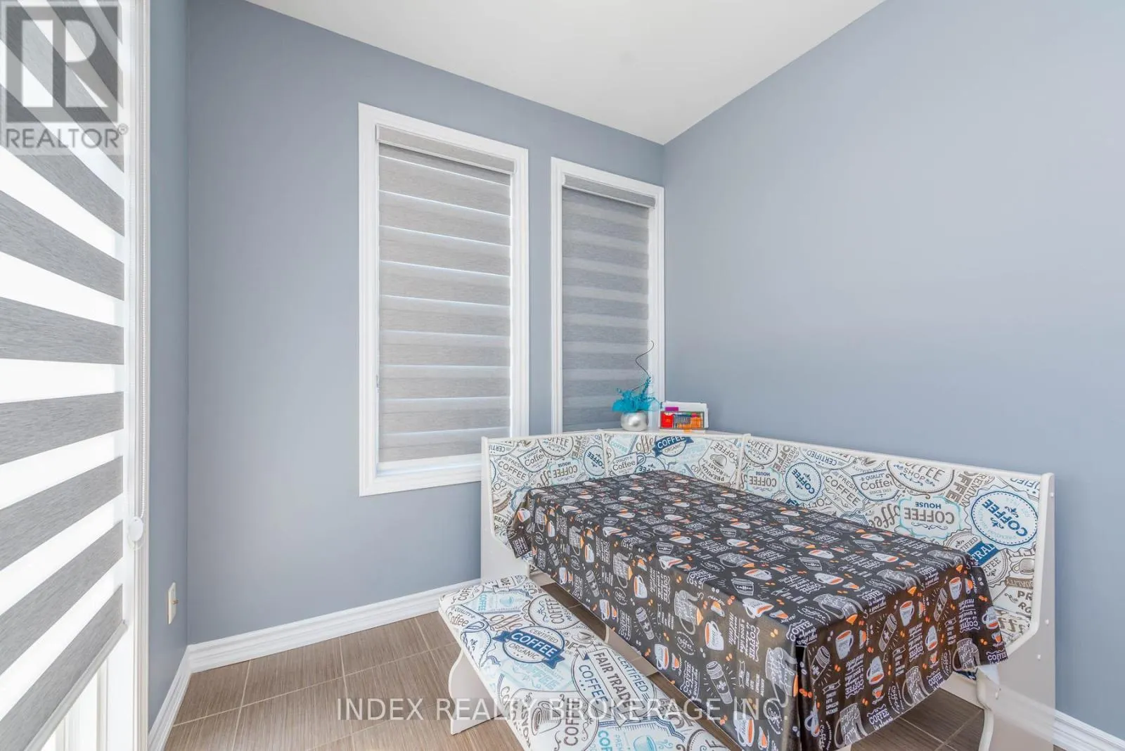 26 - 10 PORTER AVENUE