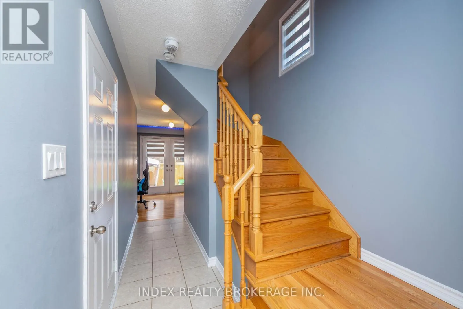 26 - 10 PORTER AVENUE
