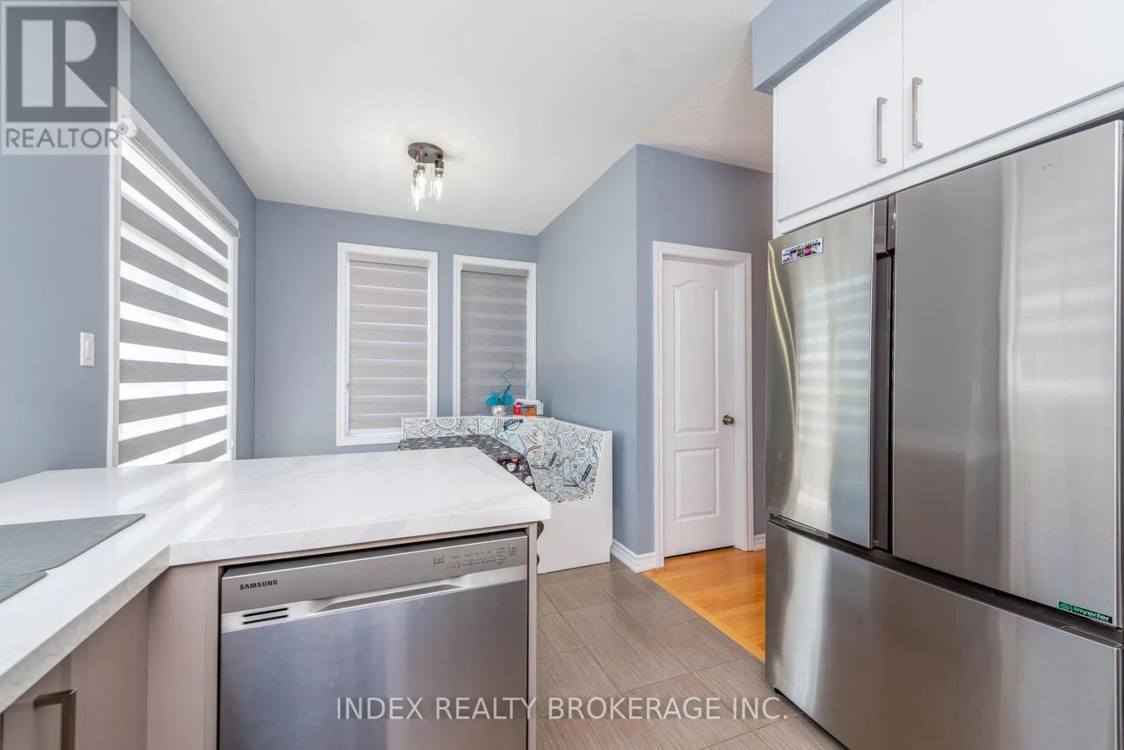 26 - 10 PORTER AVENUE