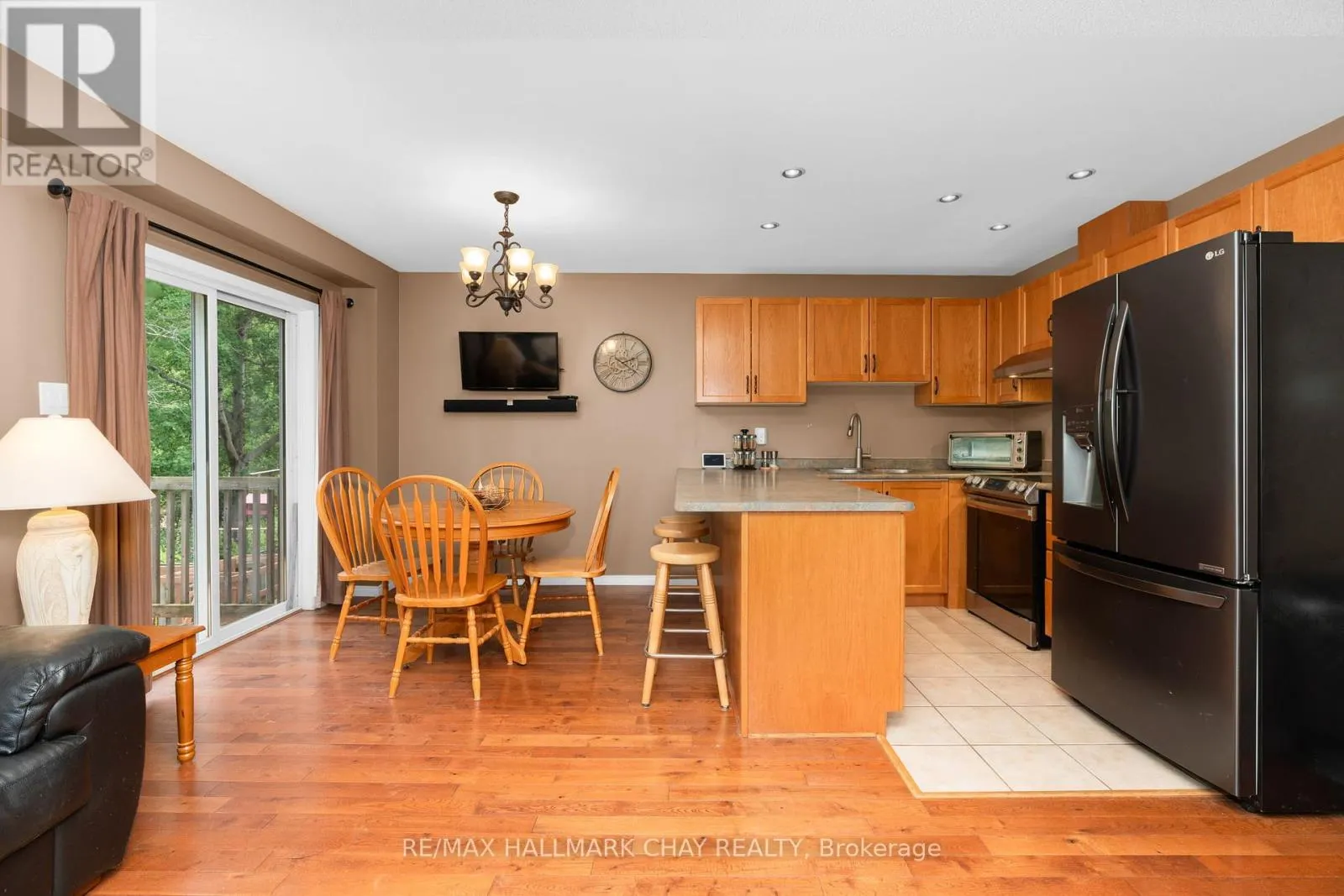 63 PARKSIDE CRESCENT