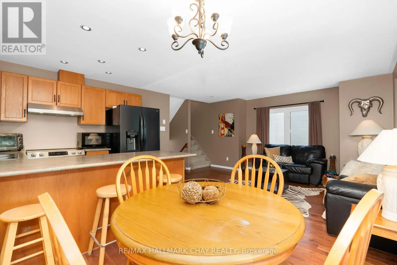 63 PARKSIDE CRESCENT