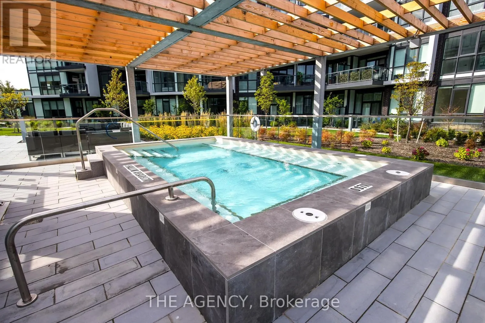 G36 - 415 SEA RAY AVENUE