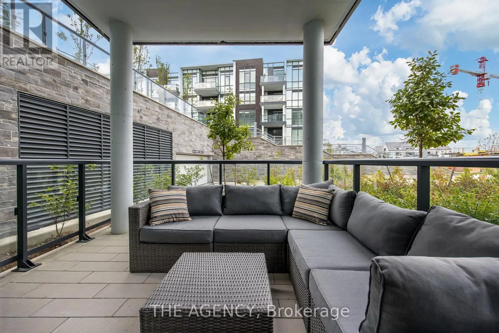 G36 - 415 SEA RAY AVENUE