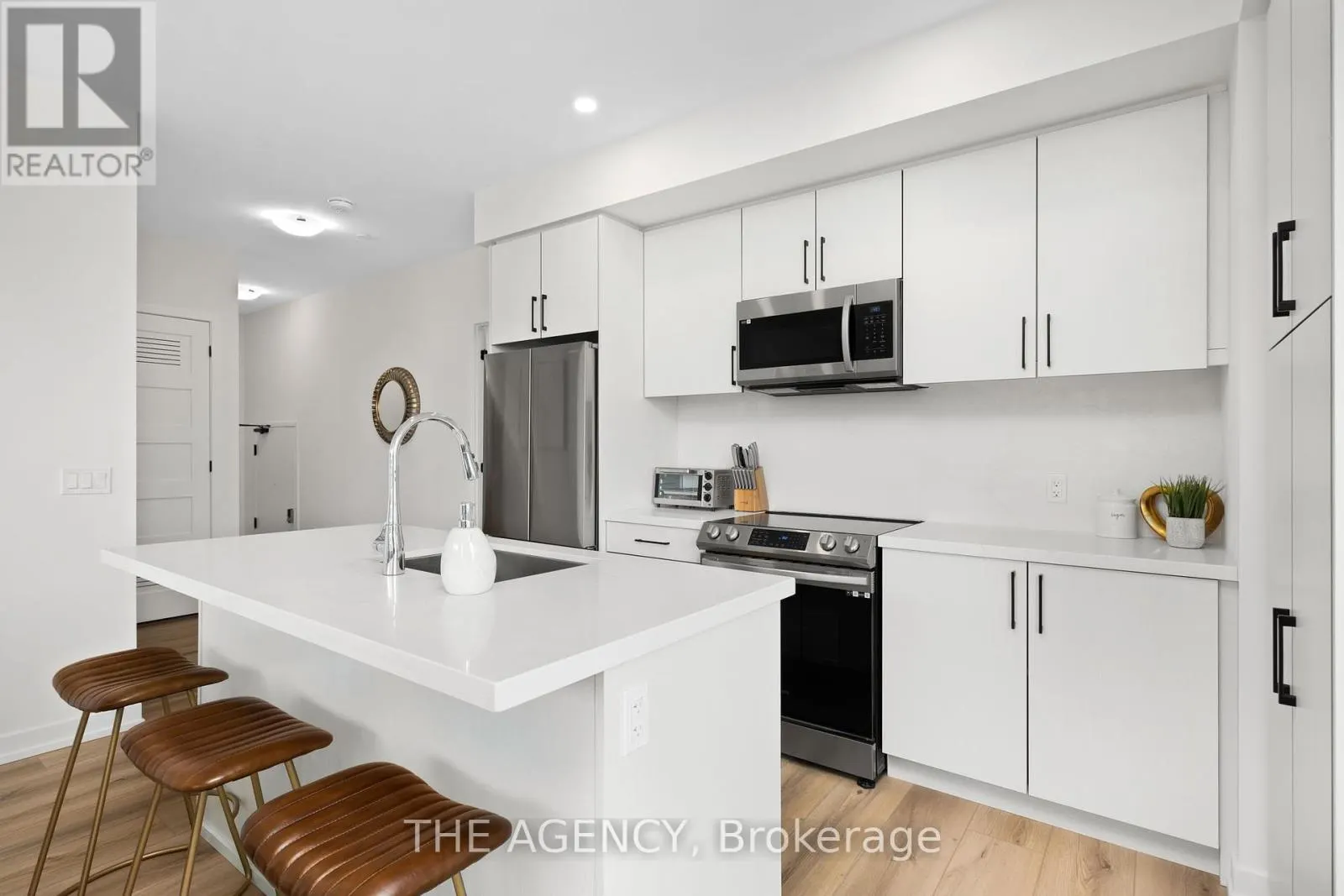G36 - 415 SEA RAY AVENUE