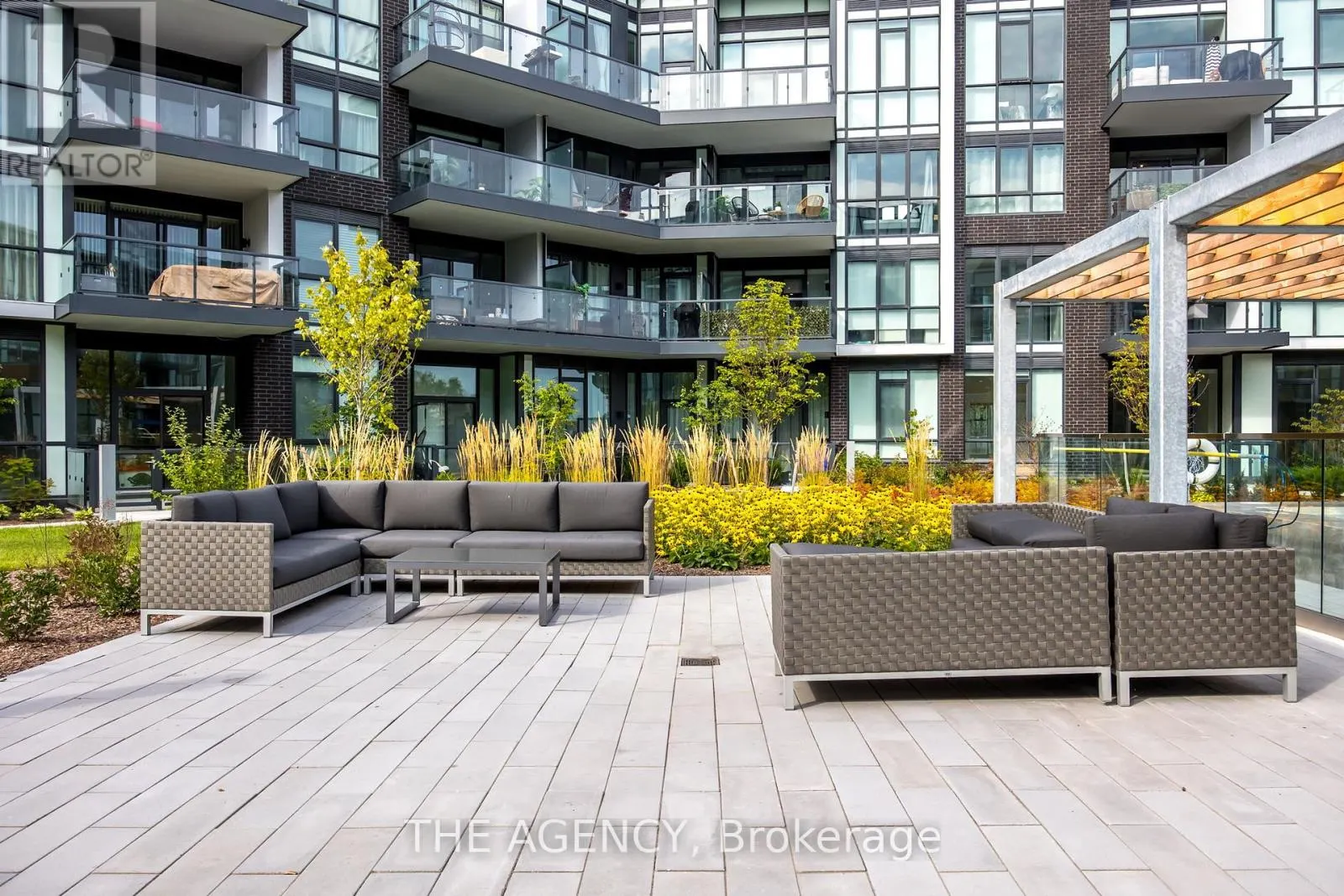 G36 - 415 SEA RAY AVENUE