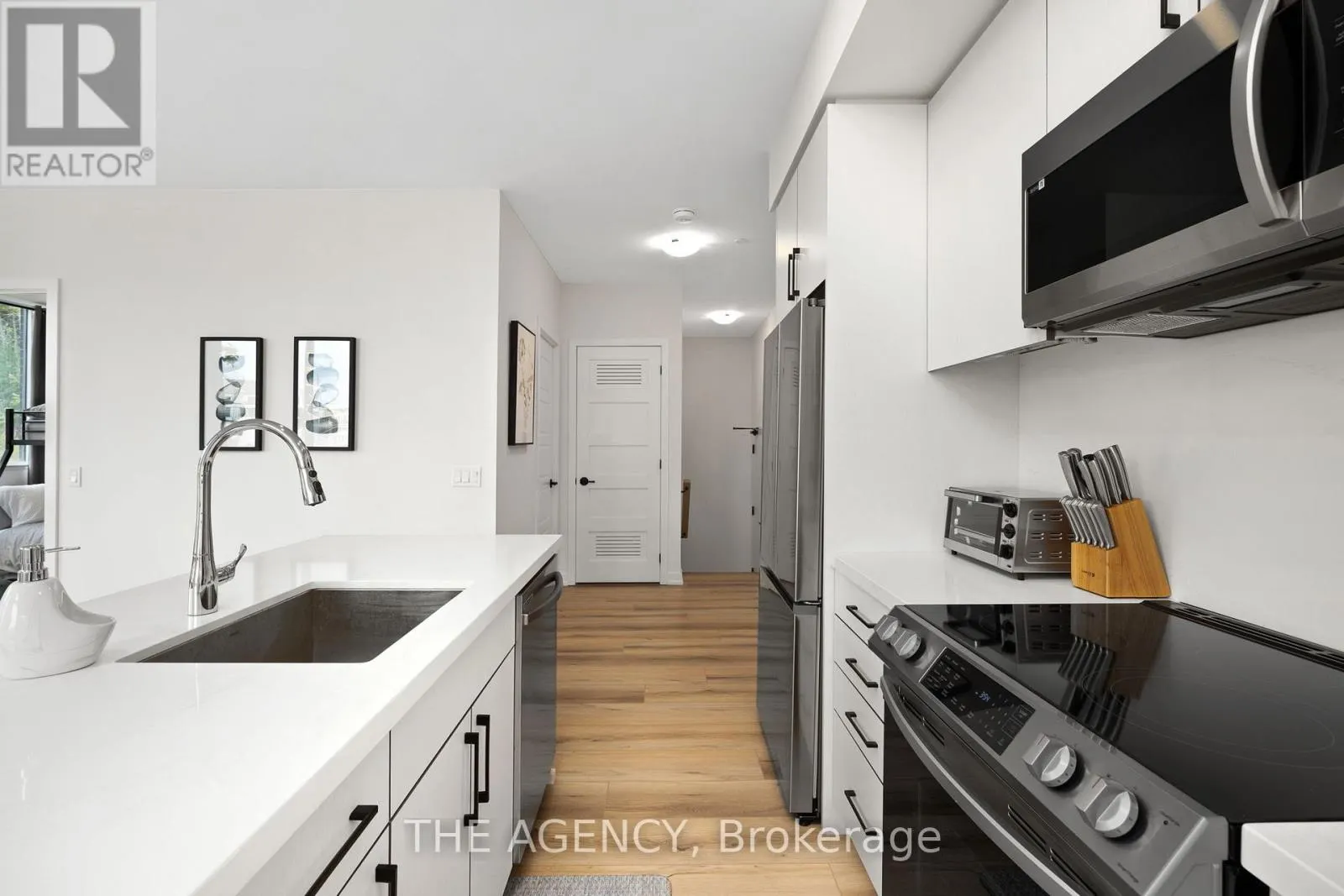 G36 - 415 SEA RAY AVENUE