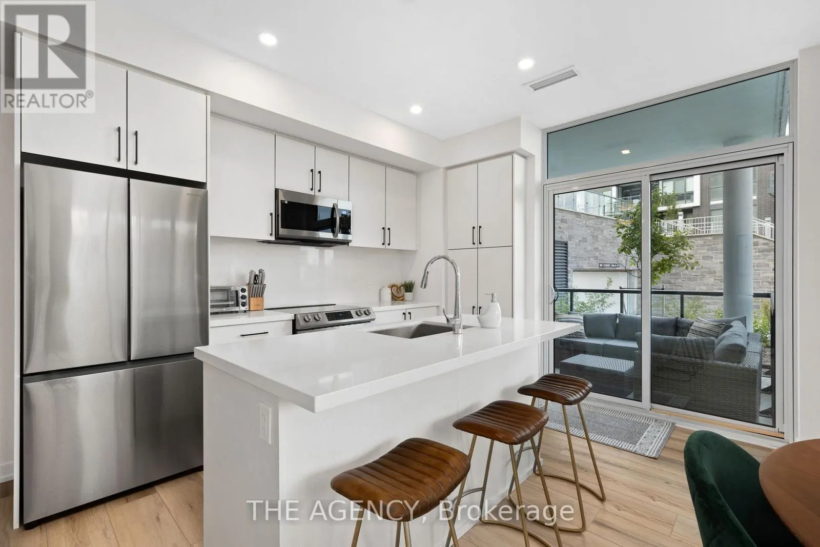G36 - 415 SEA RAY AVENUE