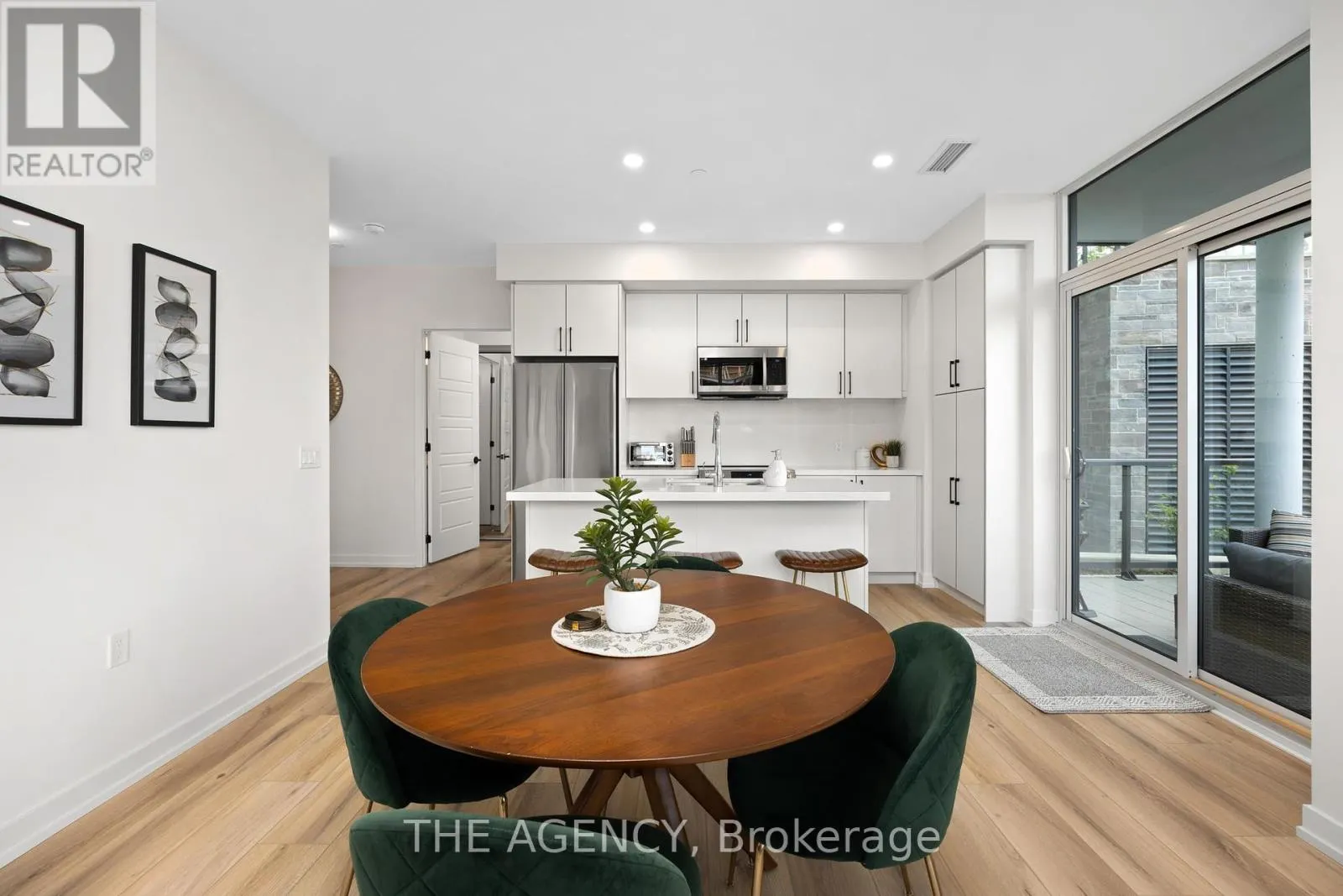 G36 - 415 SEA RAY AVENUE