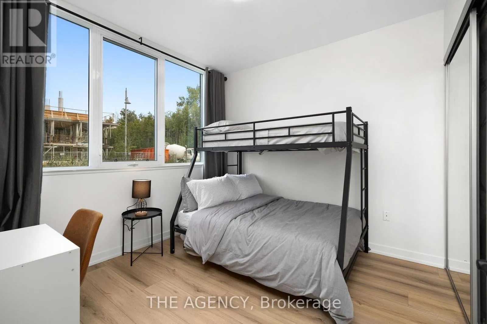 G36 - 415 SEA RAY AVENUE