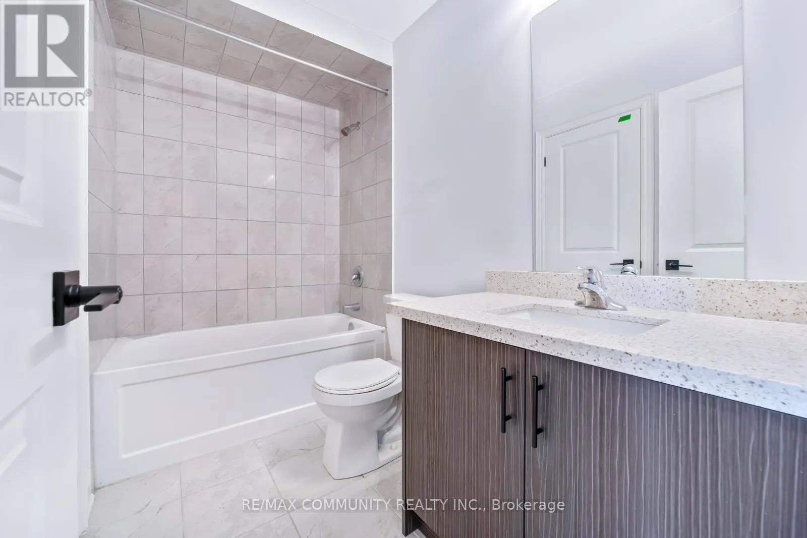 16 ALAN WILLIAMS TRAIL