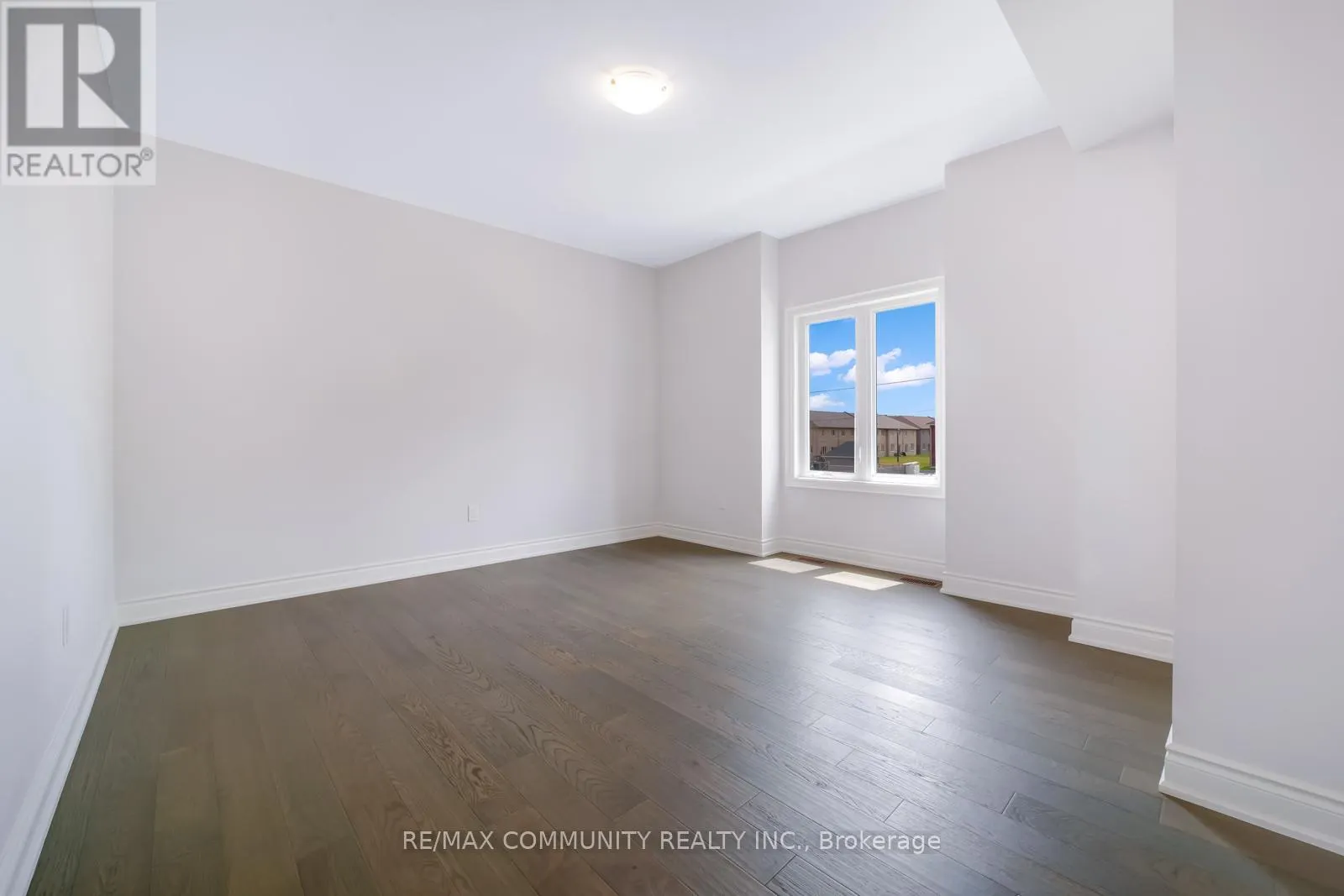 16 ALAN WILLIAMS TRAIL