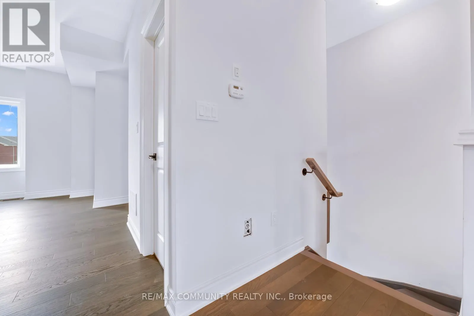16 ALAN WILLIAMS TRAIL