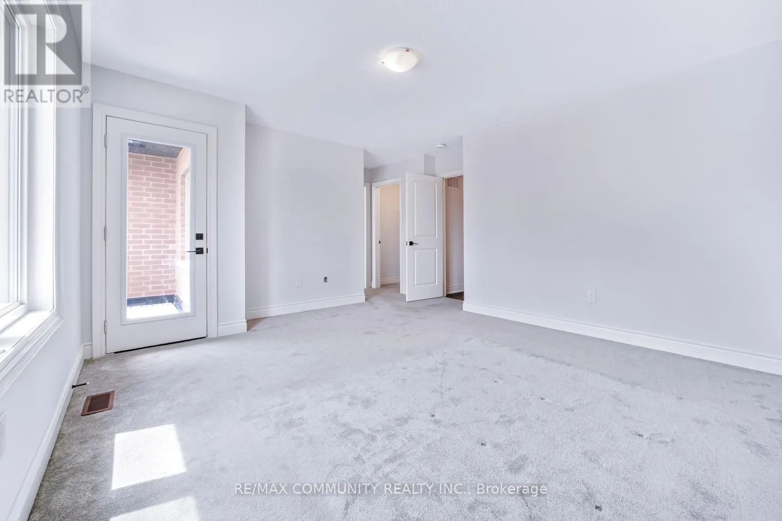 16 ALAN WILLIAMS TRAIL
