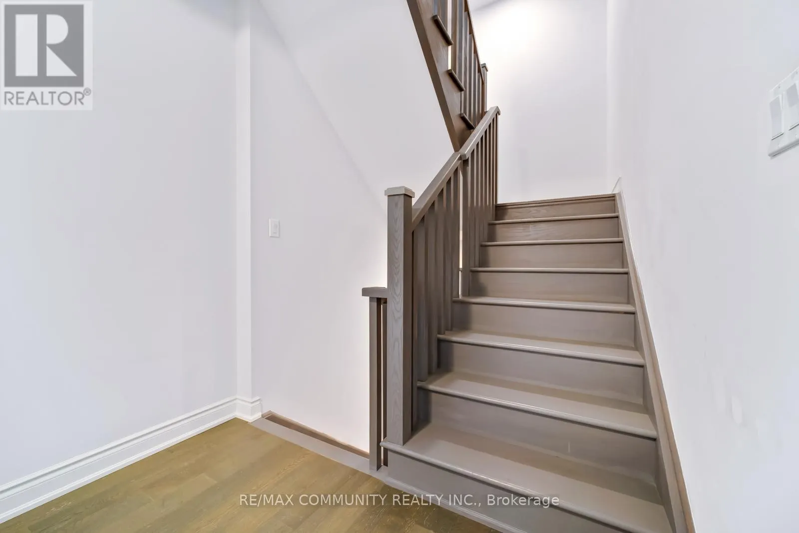 16 ALAN WILLIAMS TRAIL