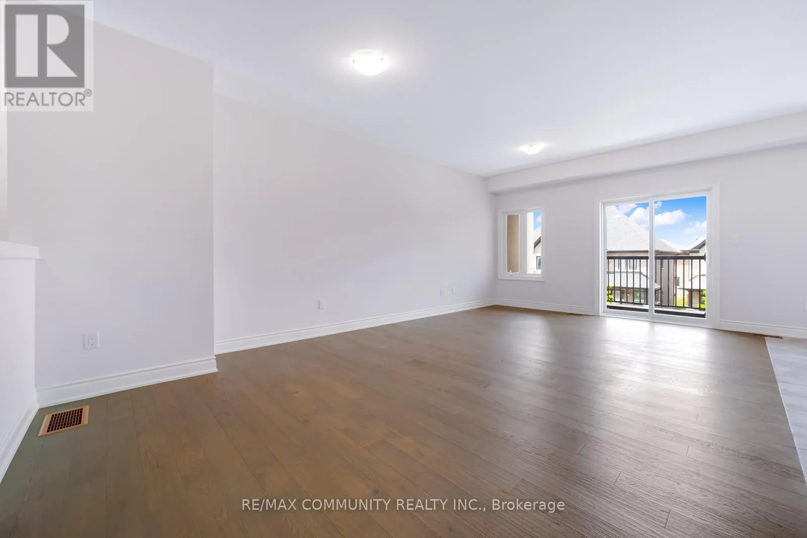16 ALAN WILLIAMS TRAIL