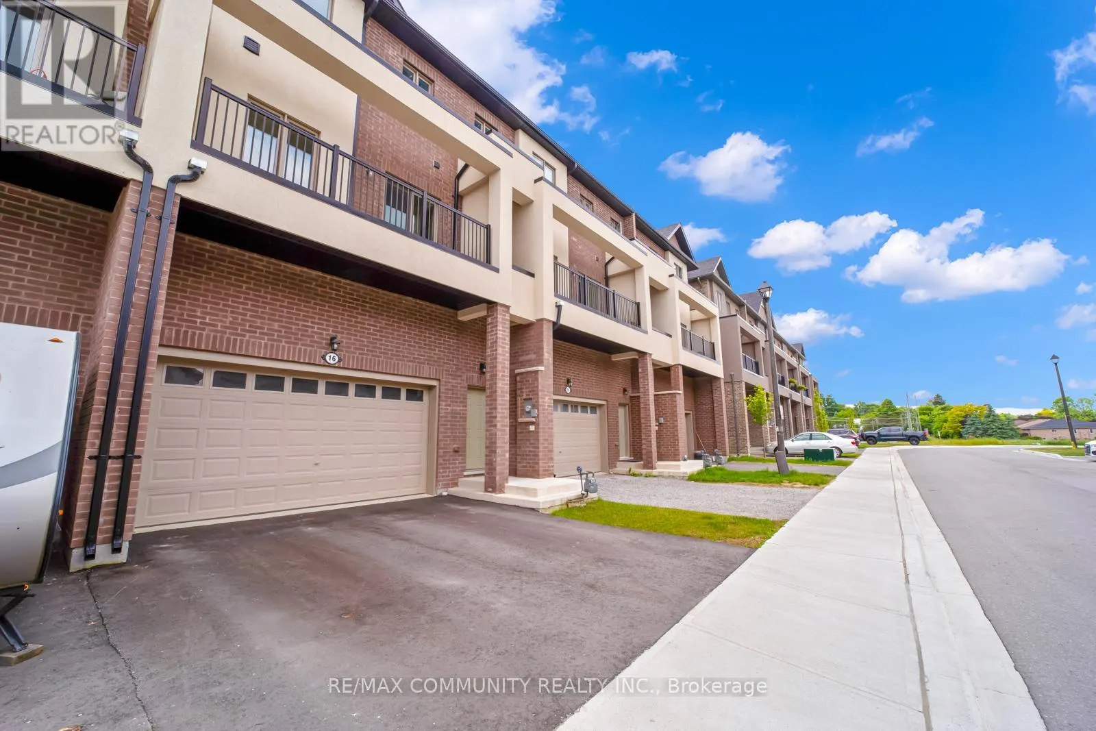 16 ALAN WILLIAMS TRAIL