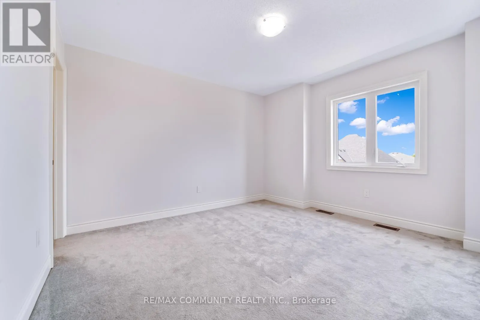 16 ALAN WILLIAMS TRAIL