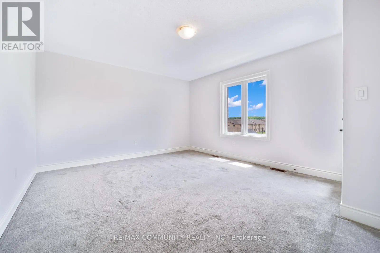 16 ALAN WILLIAMS TRAIL