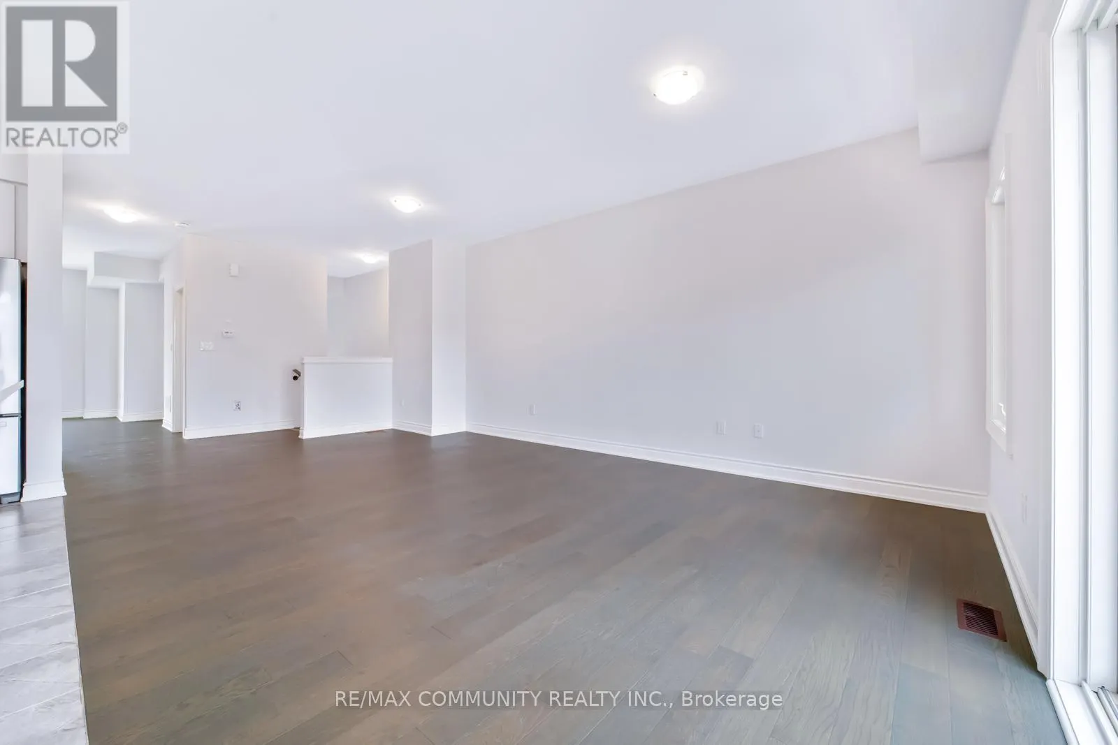 16 ALAN WILLIAMS TRAIL