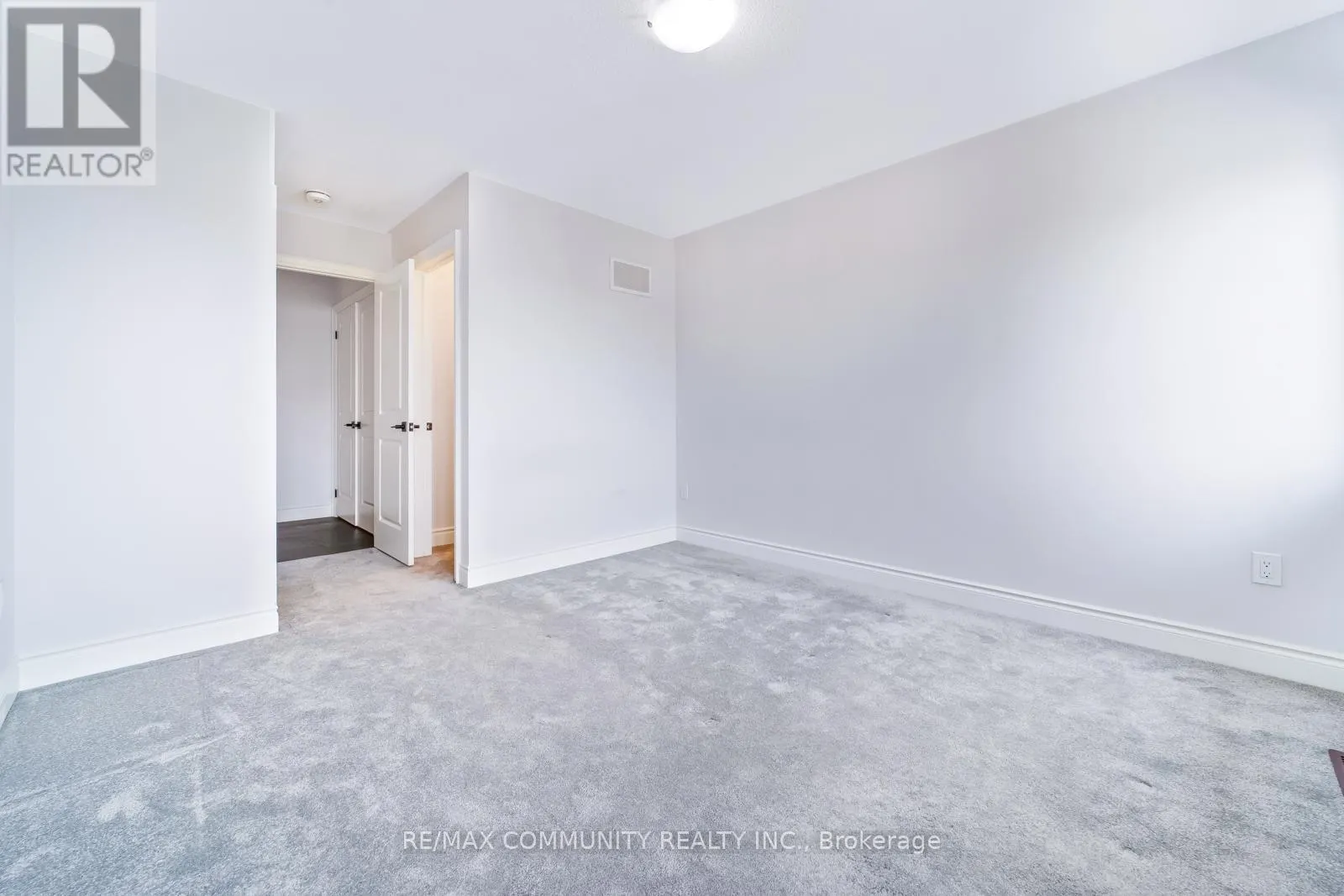 16 ALAN WILLIAMS TRAIL