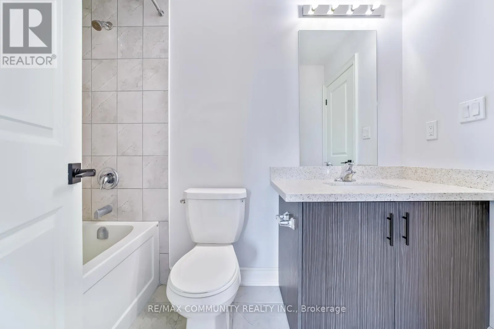 16 ALAN WILLIAMS TRAIL