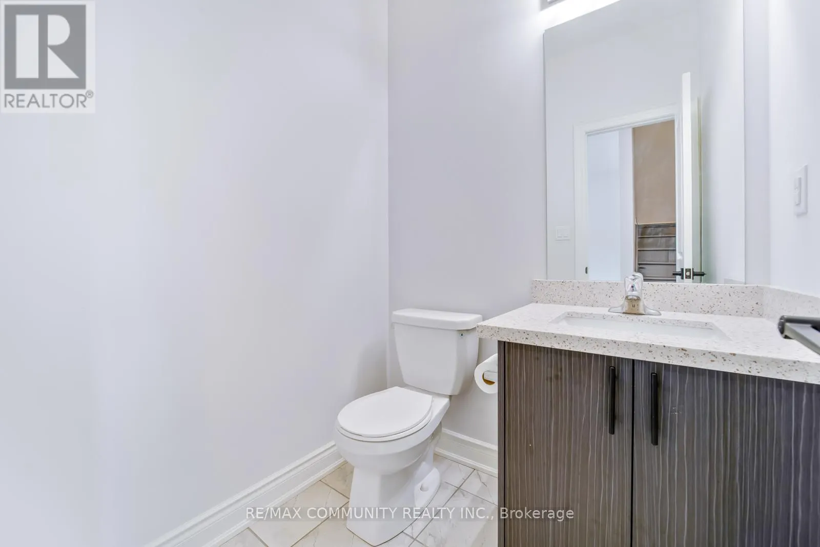 16 ALAN WILLIAMS TRAIL