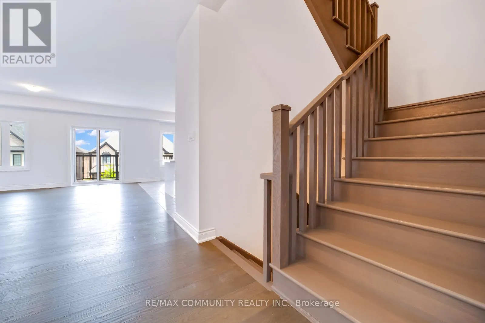 16 ALAN WILLIAMS TRAIL