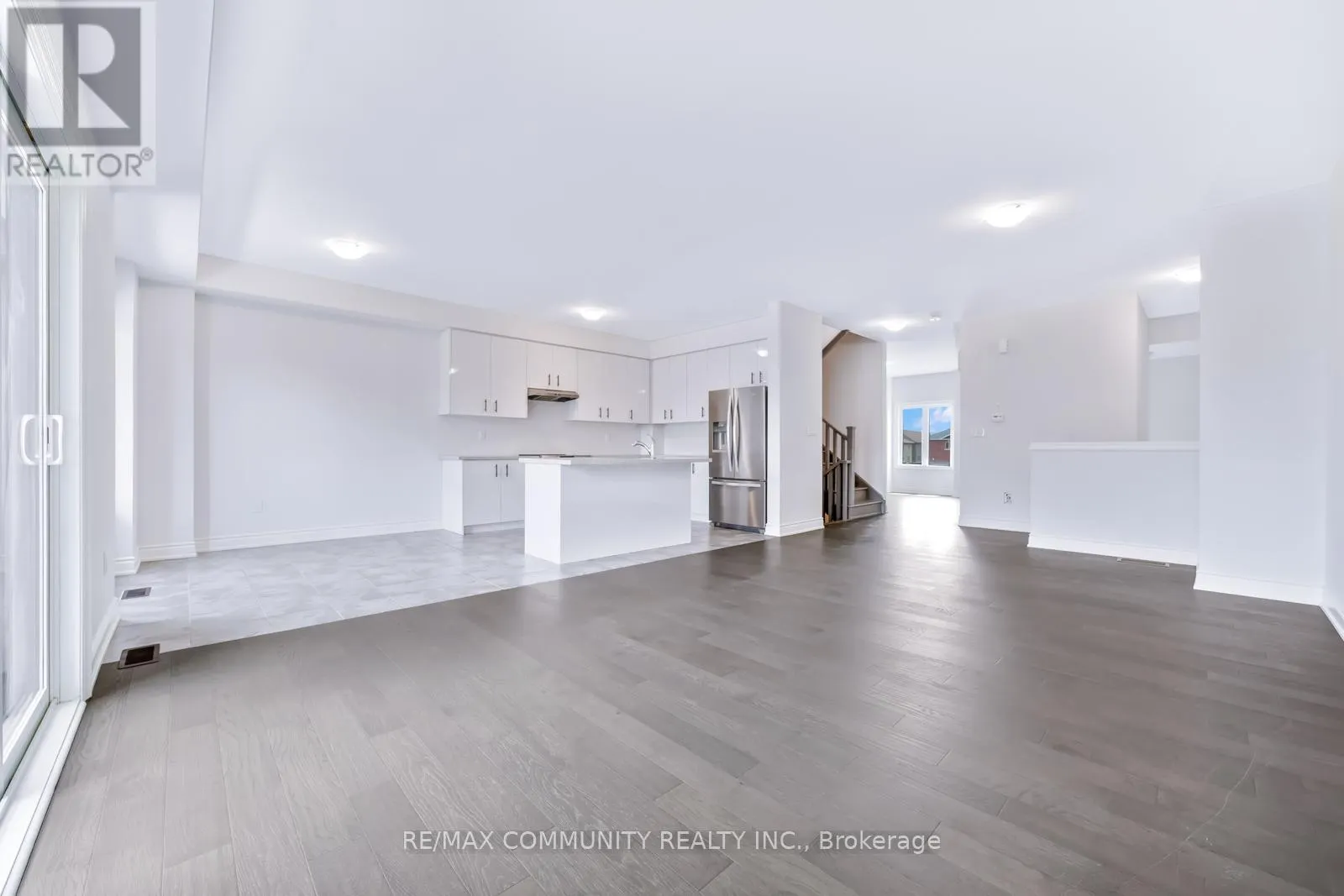 16 ALAN WILLIAMS TRAIL