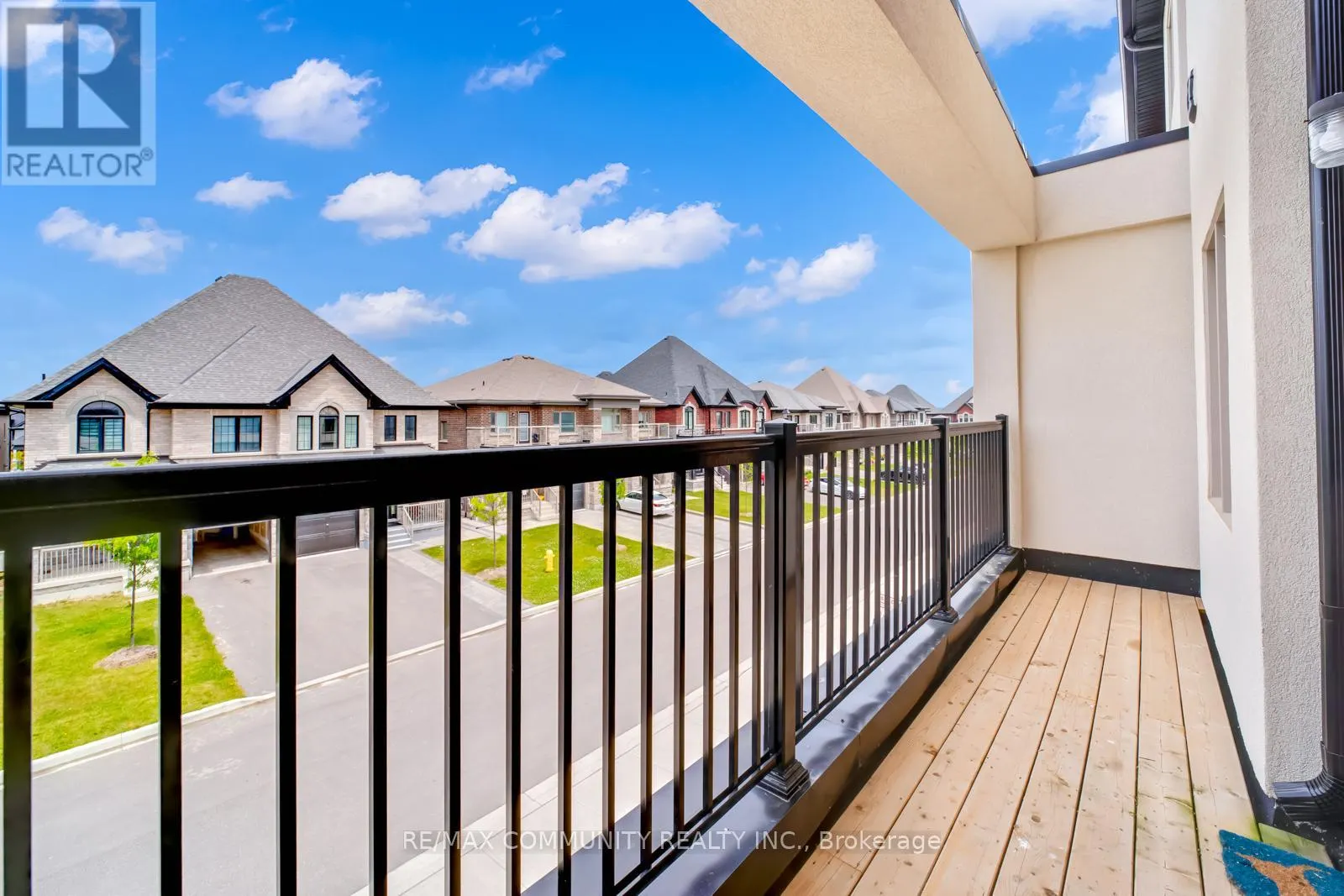 16 ALAN WILLIAMS TRAIL
