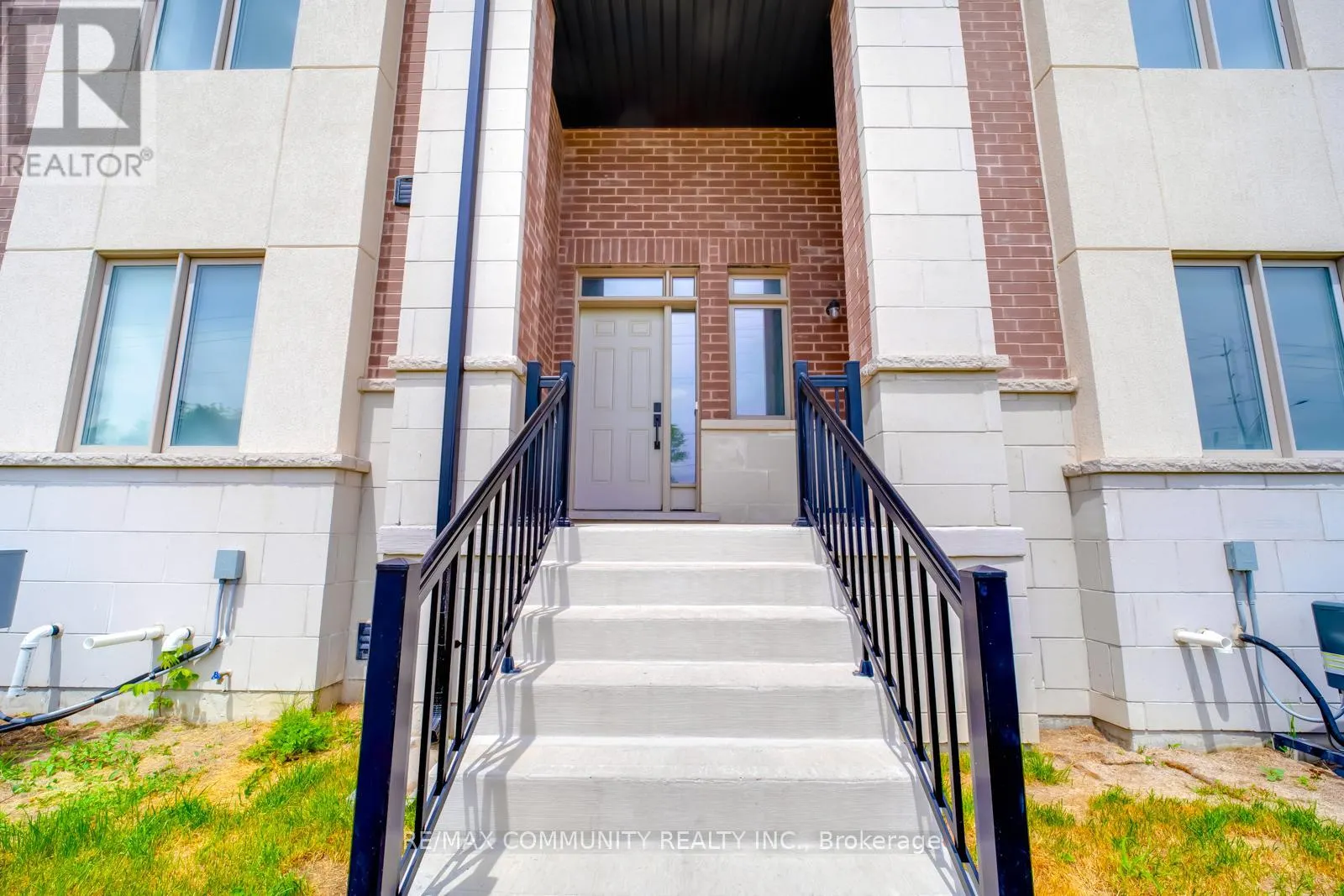 16 ALAN WILLIAMS TRAIL